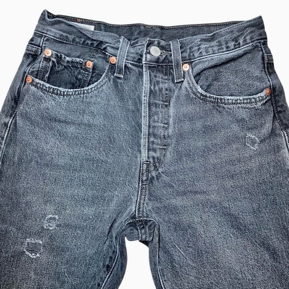 Levi’s 501s Skinny Straight Leg Distressed Jeans in Faded Black Women’s 26 - Picture 2 of 10